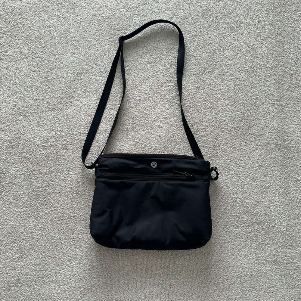 lululemon Parent Crossbody Pouch in Black